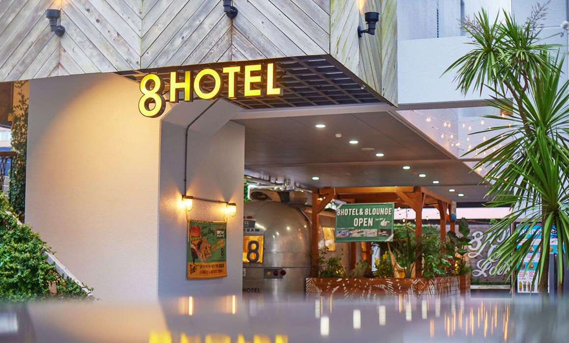 8HOTEL SHONAN FUJISAWAのエントランス